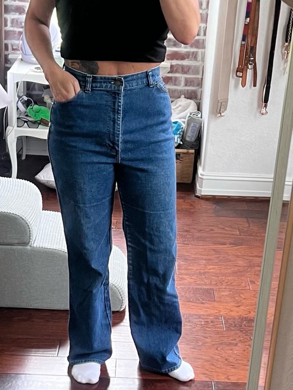 Vintage LeVIS high waisted denim jeans.